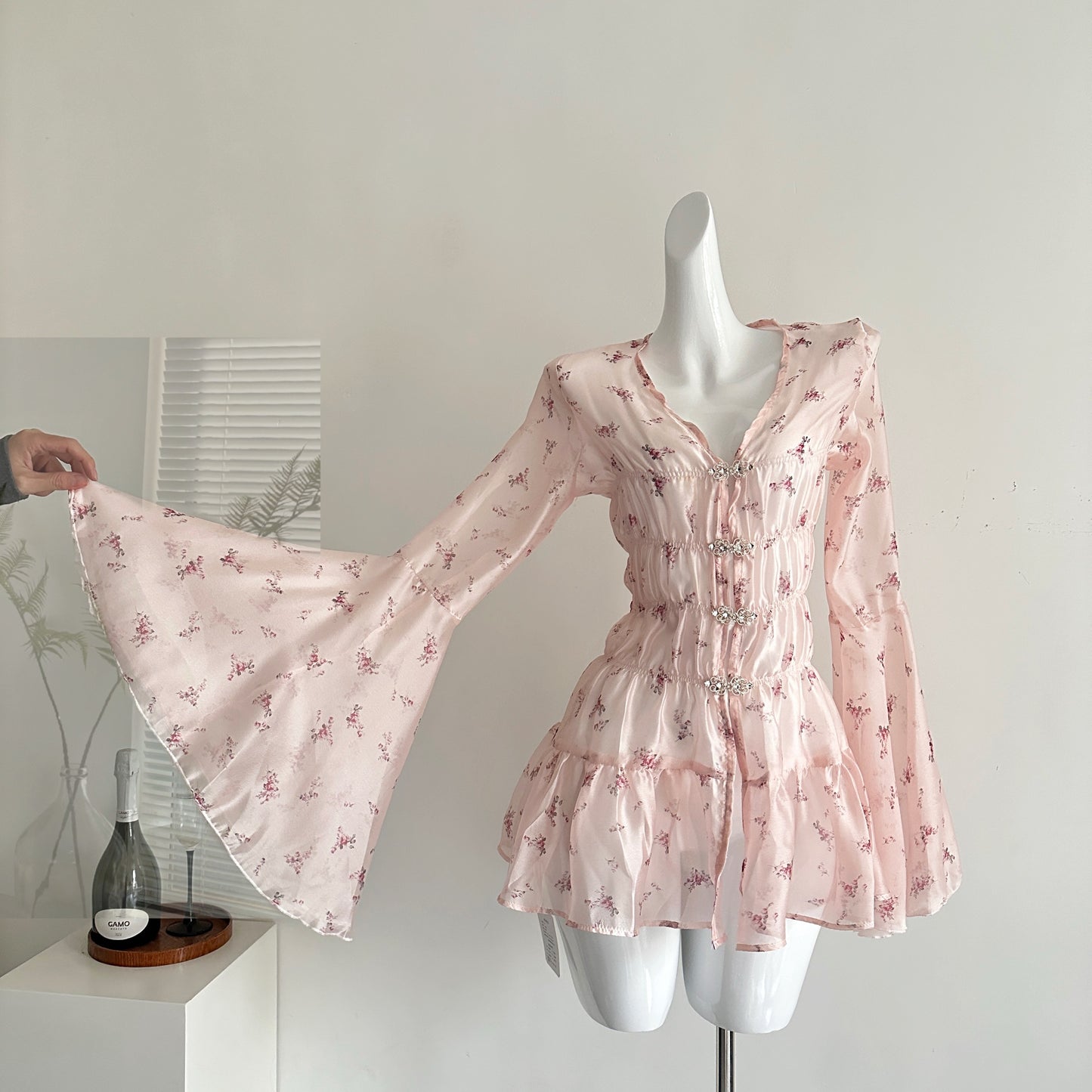 纱木梦境 夏装长袖收腰碎花衬衫 Summer Long-Sleeve Waist-Cinching Floral Shirt