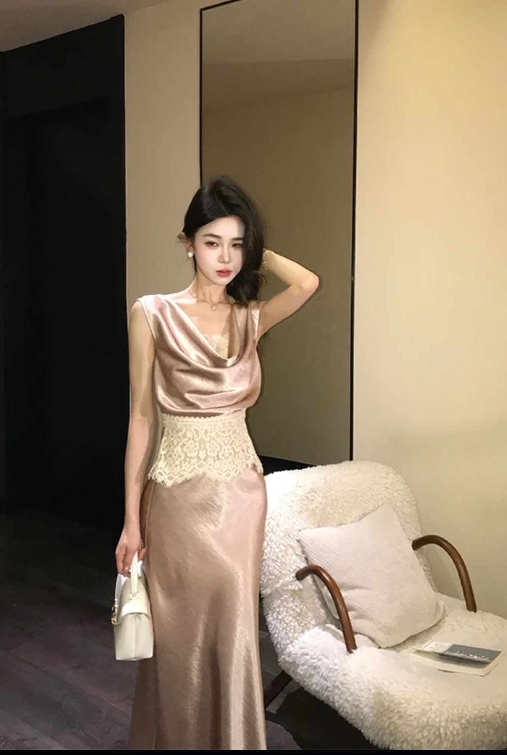 万里可期 无袖荡领蕾丝上衣/鱼尾半裙 Sleeveless Drape-Neck Lace Top / Mermaid Skirt