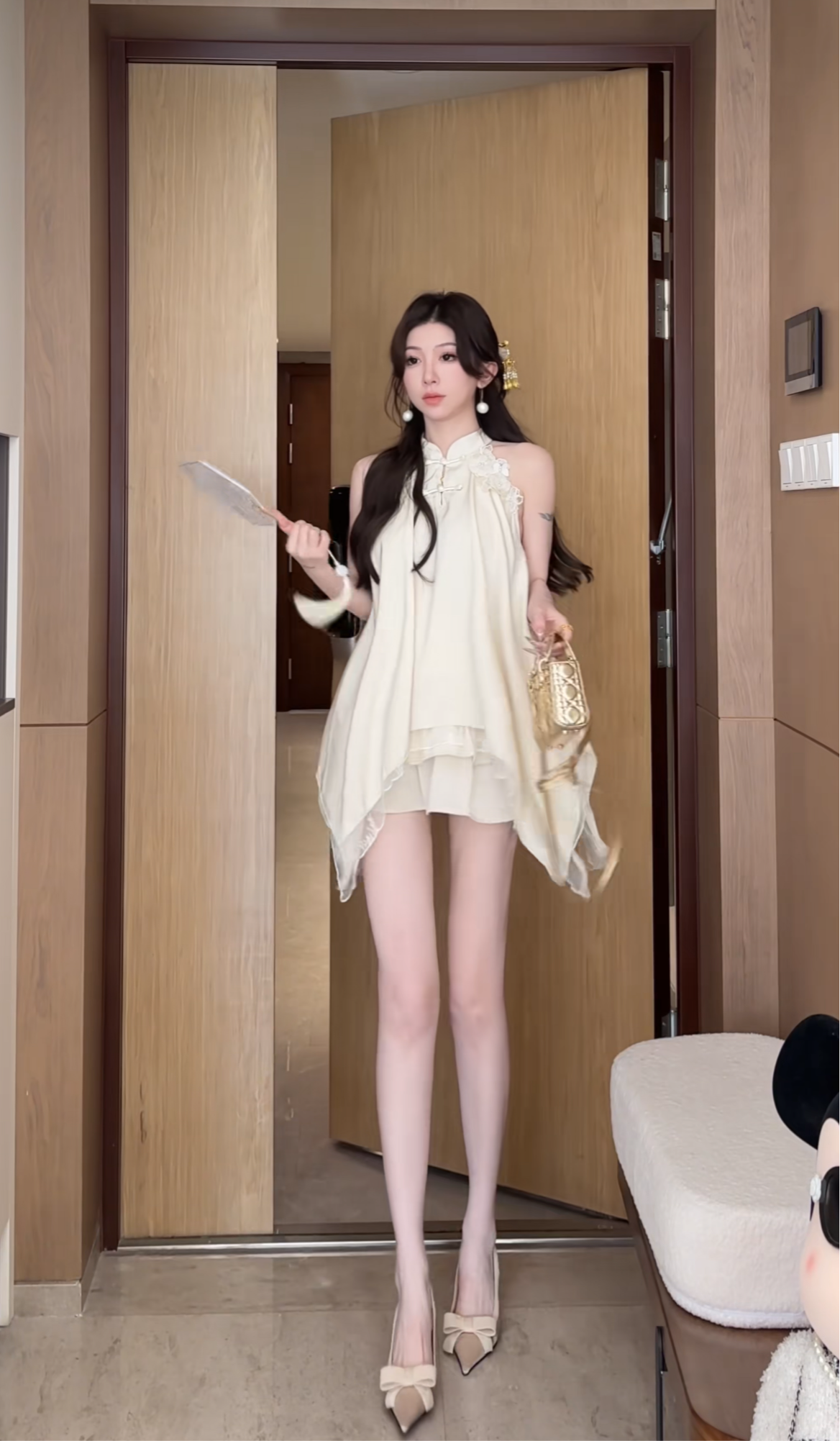 粉黛霓裳 盘扣刺绣花朵无袖上衣+松紧腰短裙套装 Pink Elegance – Sleeveless Embroidered Floral Top with Frog Buttons & Elastic Waist Skirt Set