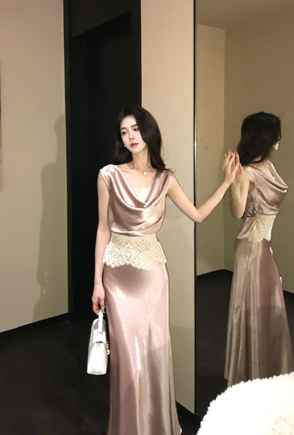 万里可期 无袖荡领蕾丝上衣/鱼尾半裙 Sleeveless Drape-Neck Lace Top / Mermaid Skirt