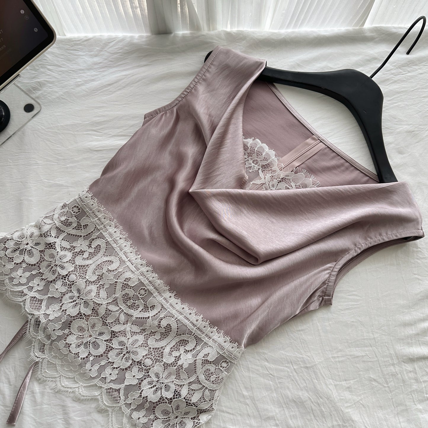 万里可期 无袖荡领蕾丝上衣/鱼尾半裙 Sleeveless Drape-Neck Lace Top / Mermaid Skirt