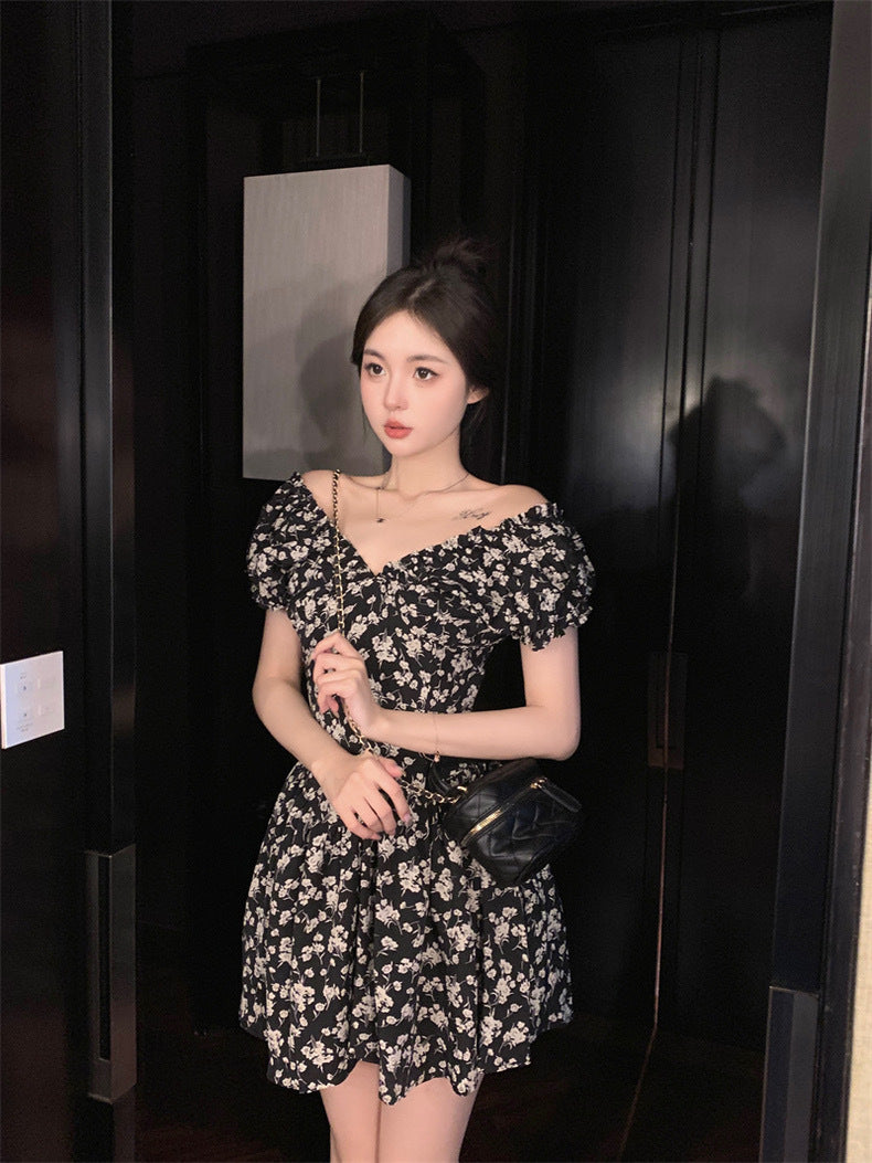 Rose风 超显瘦V领碎花连衣裙 Rose Style - Super Slimming V-neck Floral Dress.