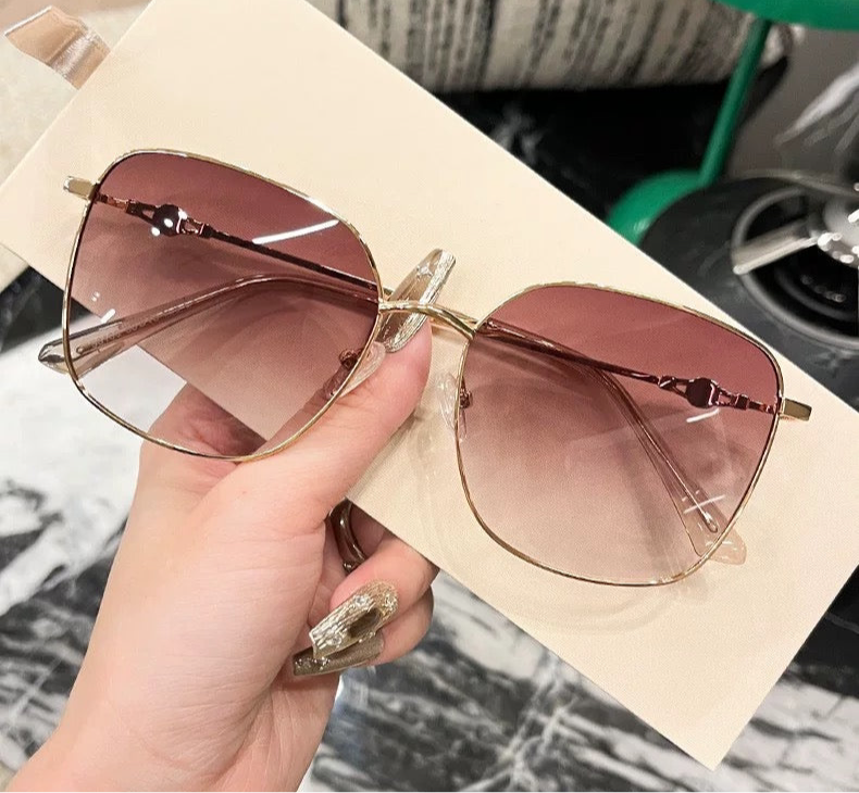 茶色渐变 金框时尚大框墨镜 Brown Gradient Oversized Sunglasses with Gold Frame
