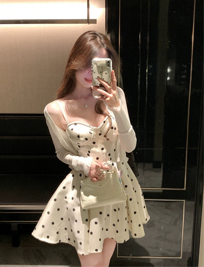 韩式波点 短裙波点裙收腰连衣裙 Korean-Style Polka Dot Short Dress with a Cinched Waist