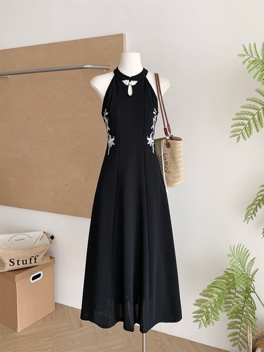 墨上花开 气质矜贵刺绣旗袍连衣裙 Ink Blossoms · Elegant Embroidered Cheongsam Dress