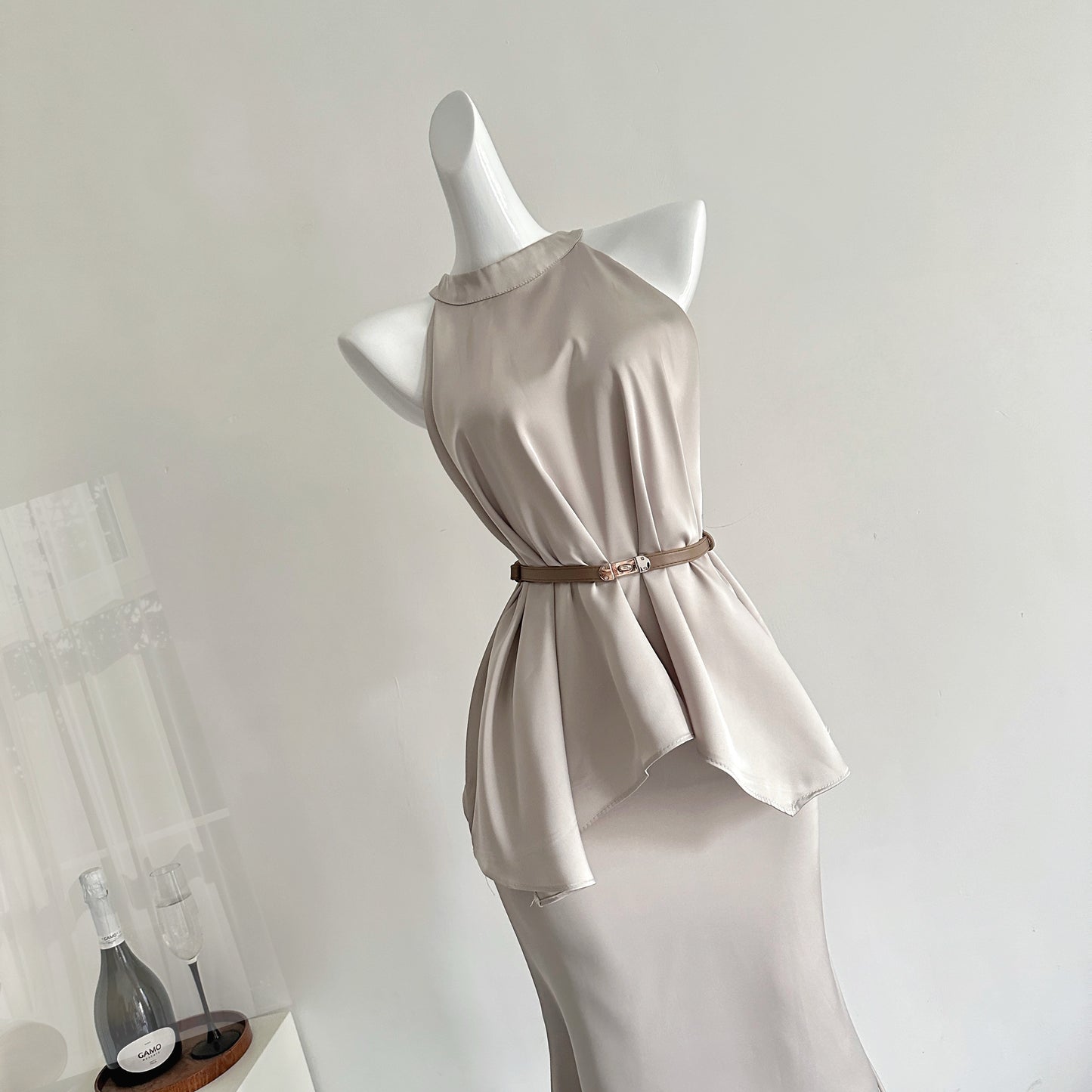 矜贵佳人 高级感无袖挂脖气质上衣/半裙套装 Elegant Sleeveless Halter Neck Top/Skirt Set