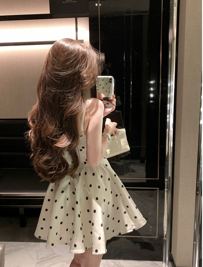 韩式波点 短裙波点裙收腰连衣裙 Korean-Style Polka Dot Short Dress with a Cinched Waist