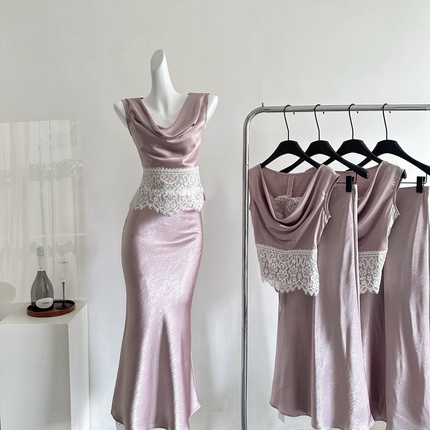 万里可期 无袖荡领蕾丝上衣/鱼尾半裙 Sleeveless Drape-Neck Lace Top / Mermaid Skirt