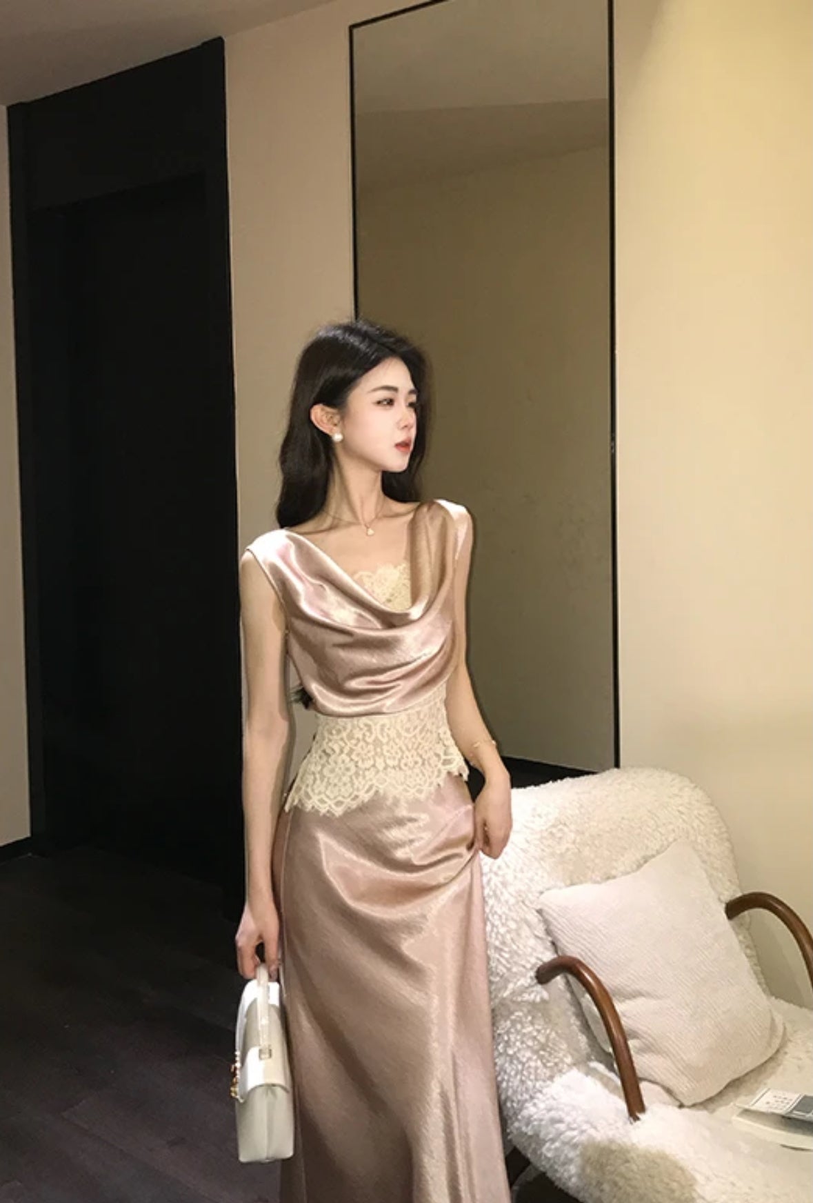 万里可期 无袖荡领蕾丝上衣/鱼尾半裙 Sleeveless Drape-Neck Lace Top / Mermaid Skirt
