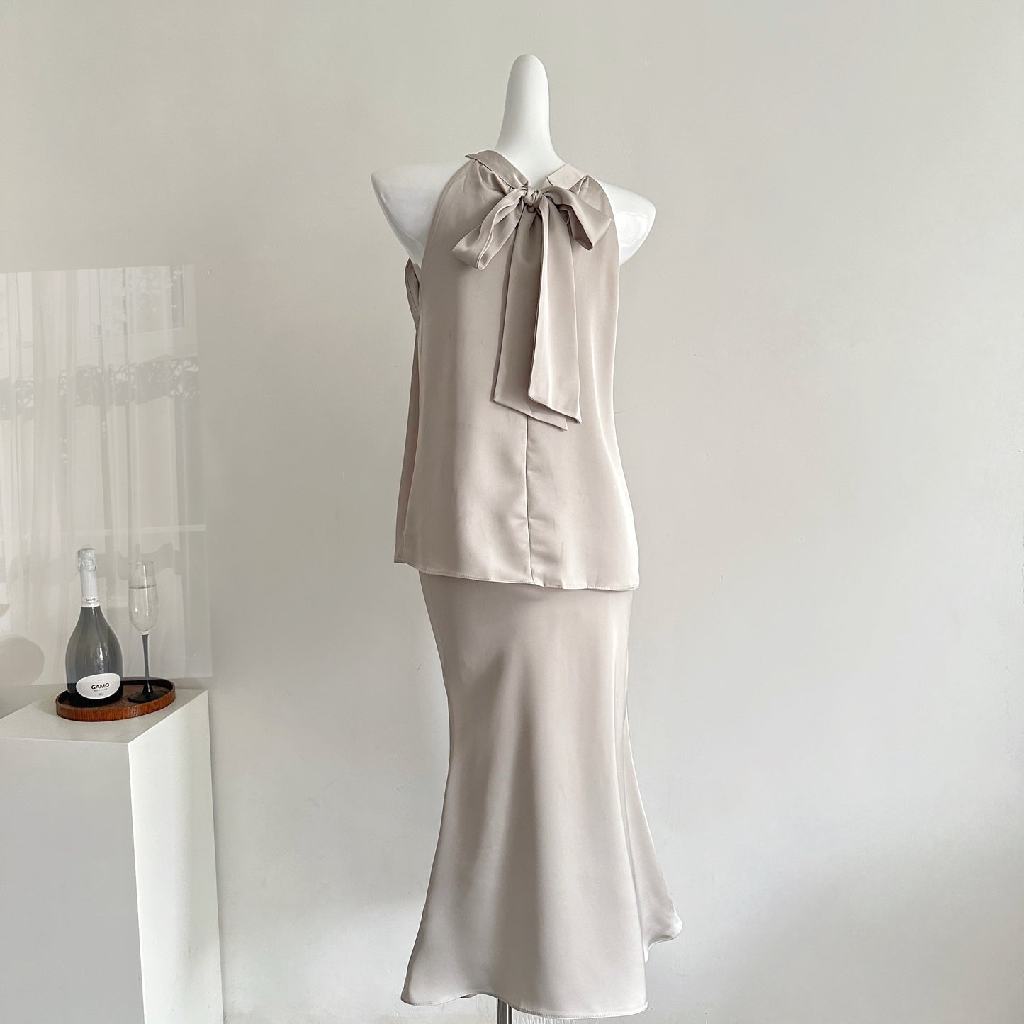 矜贵佳人 高级感无袖挂脖气质上衣/半裙套装 Elegant Sleeveless Halter Neck Top/Skirt Set