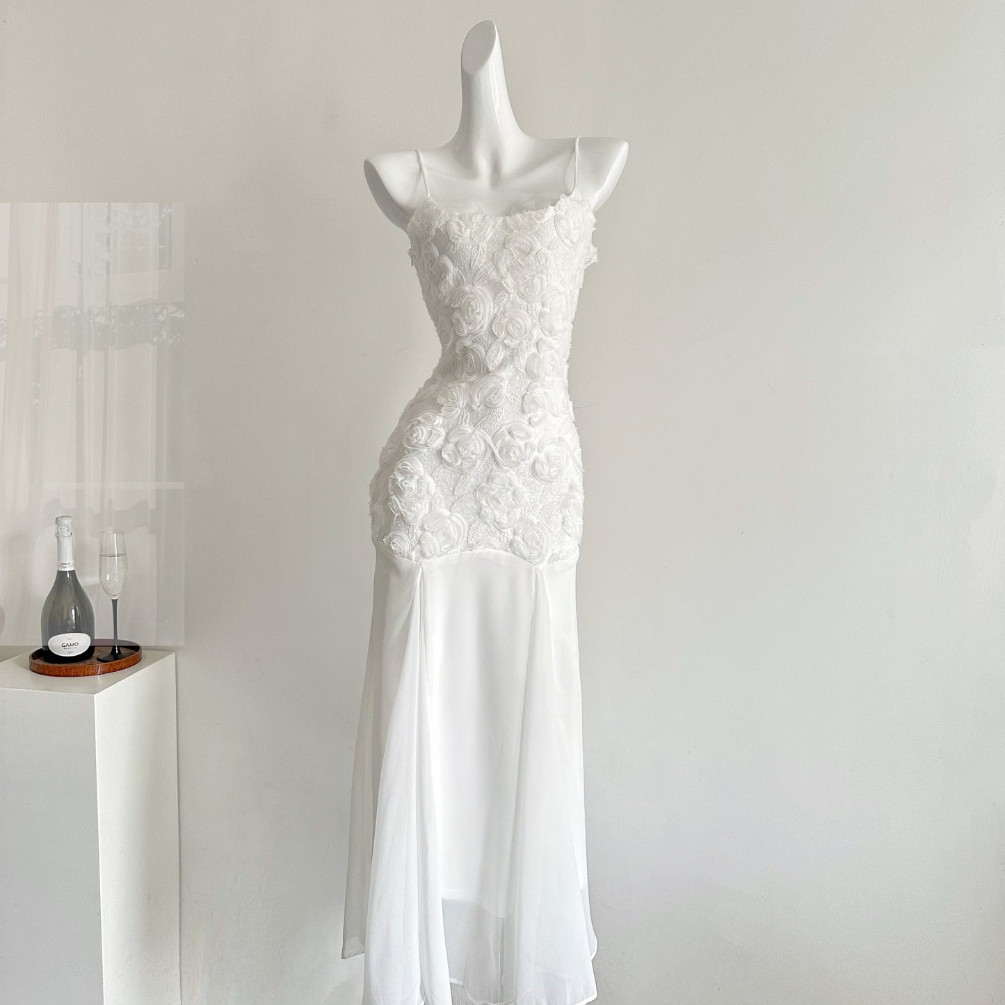 芙罗拉花裙 高级感立体花朵蕾带连衣裙 Elegant 3D Floral Lace Strap Dress