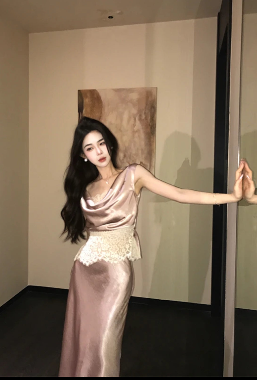 万里可期 无袖荡领蕾丝上衣/鱼尾半裙 Sleeveless Drape-Neck Lace Top / Mermaid Skirt