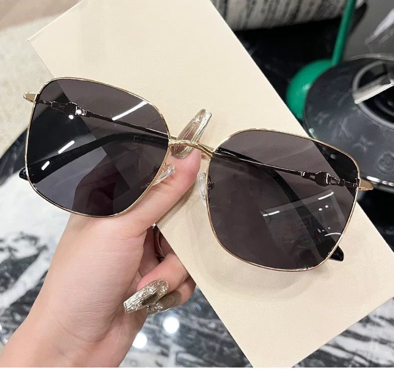 茶色渐变 金框时尚大框墨镜 Brown Gradient Oversized Sunglasses with Gold Frame