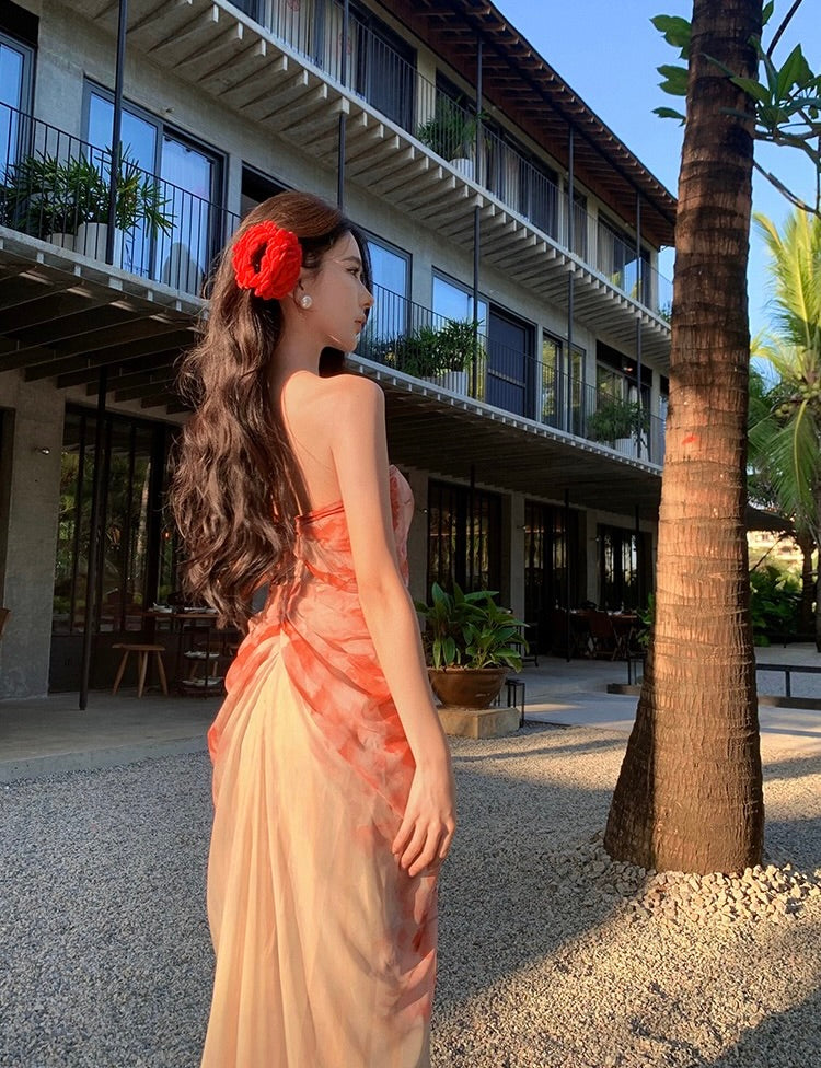 繁华 抹胸度假风情碎花裙 Vibrant Strapless Floral Dress with Vacation Vibes