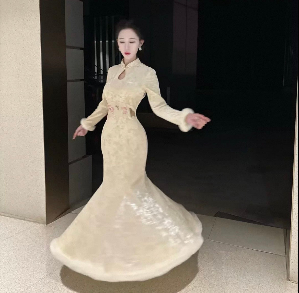 步步生莲 秋冬刺绣鱼尾丝绒旗袍 Blooming Lotus - Velvet Embroidered Mermaid Qipao