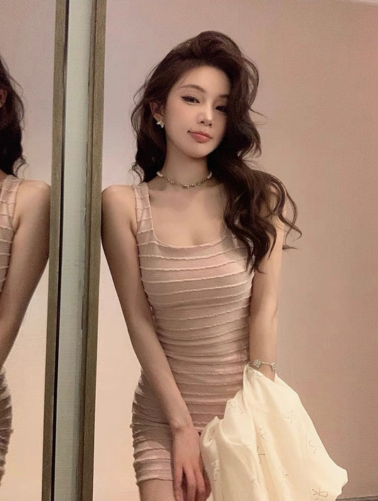 粉色太阳 肌理感收腰连衣裙 Pink Sun Textured Cinched-Waist Dress