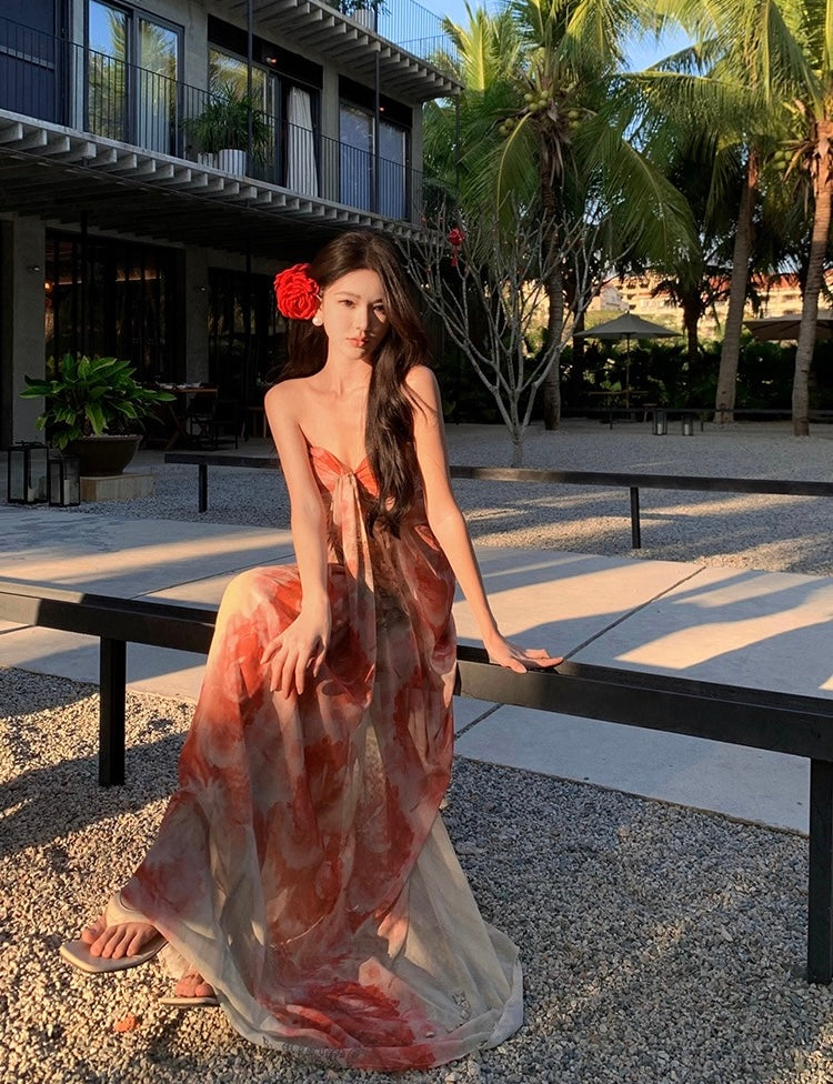 繁华 抹胸度假风情碎花裙 Vibrant Strapless Floral Dress with Vacation Vibes