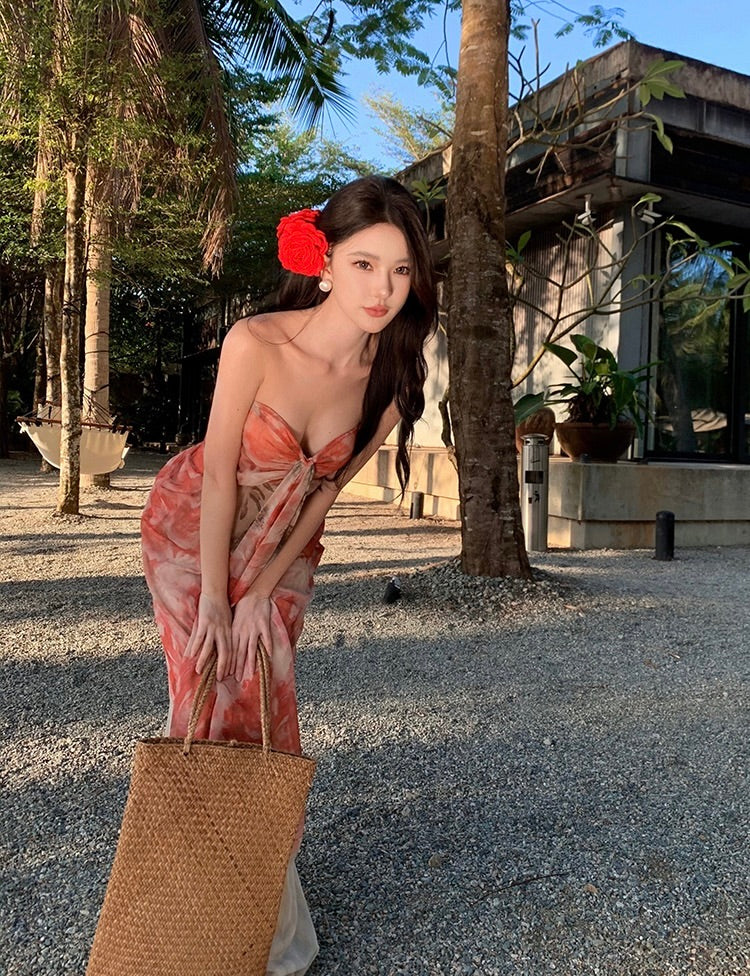 繁华 抹胸度假风情碎花裙 Vibrant Strapless Floral Dress with Vacation Vibes