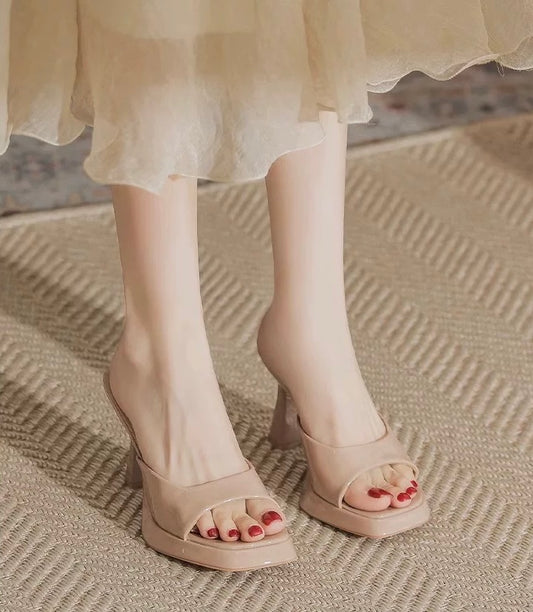 漆皮百搭粗跟复古方头小众高跟鞋 Retro Square-Toe Chunky Heels in Patent Leather