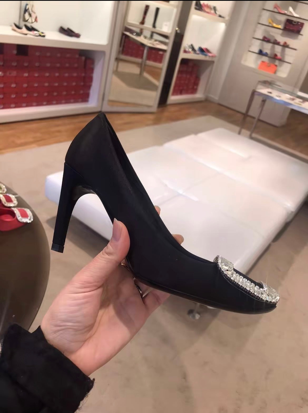 王曼妮同款rv方扣绸缎水钻高跟鞋 Wang Manni-Style Roger Vivier Satin Crystal-Buckle High Heels