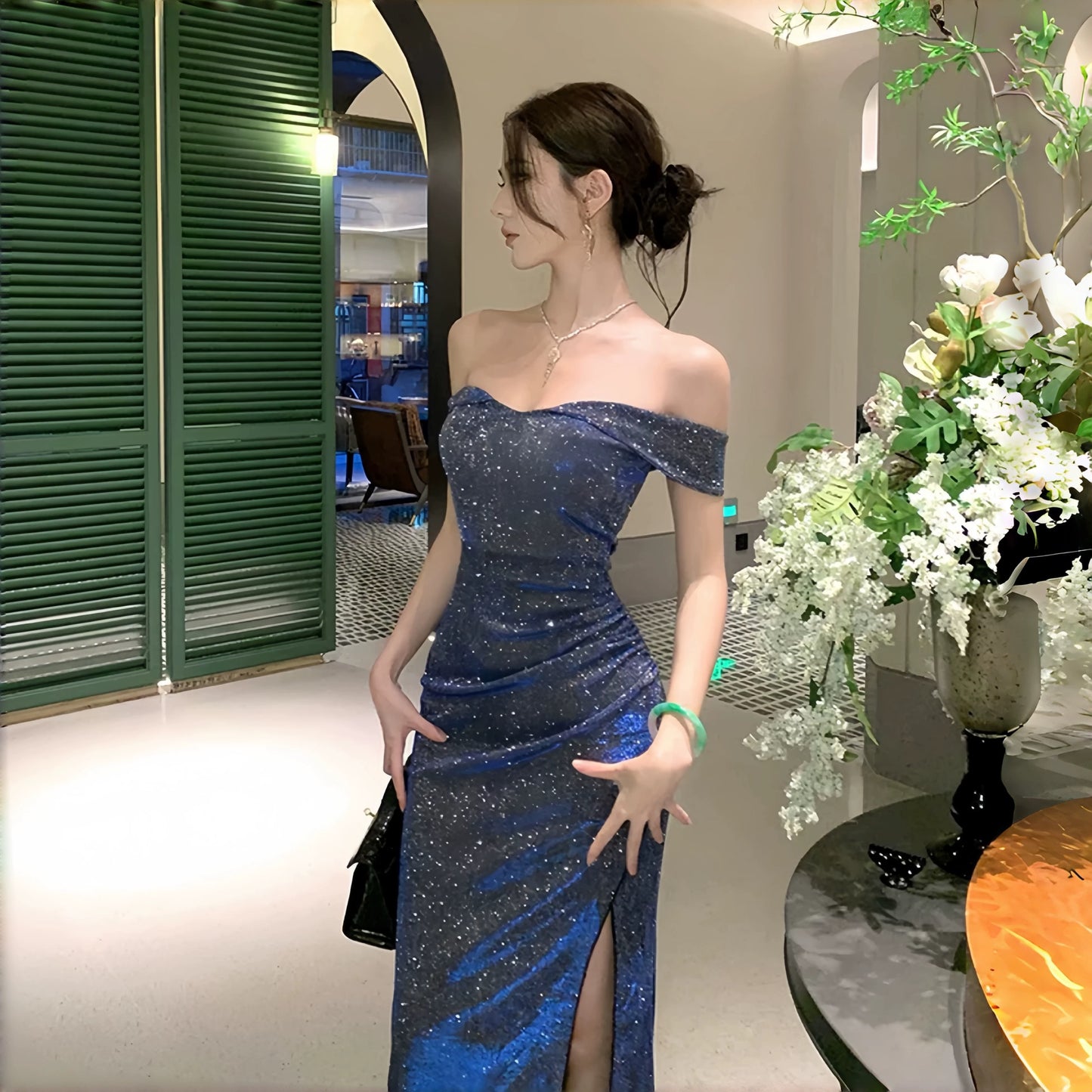 高贵可可 高级感闪闪亮一字肩抹胸连衣裙 Noble Cocoa Shimmer Off-Shoulder Strapless Dress