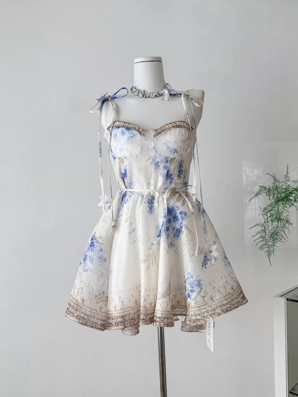 生日小礼裙 法式甜美高级感收腰连衣裙 Birthday Mini Dress – French Sweet Style, Elegant Cinched-Waist Design