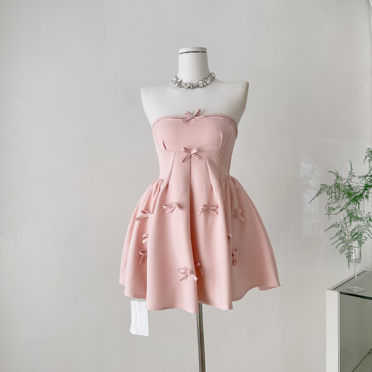 初恋巴黎 缎面蝴蝶结甜美连衣裙 First Love Paris – Satin Bow Sweetheart Dress