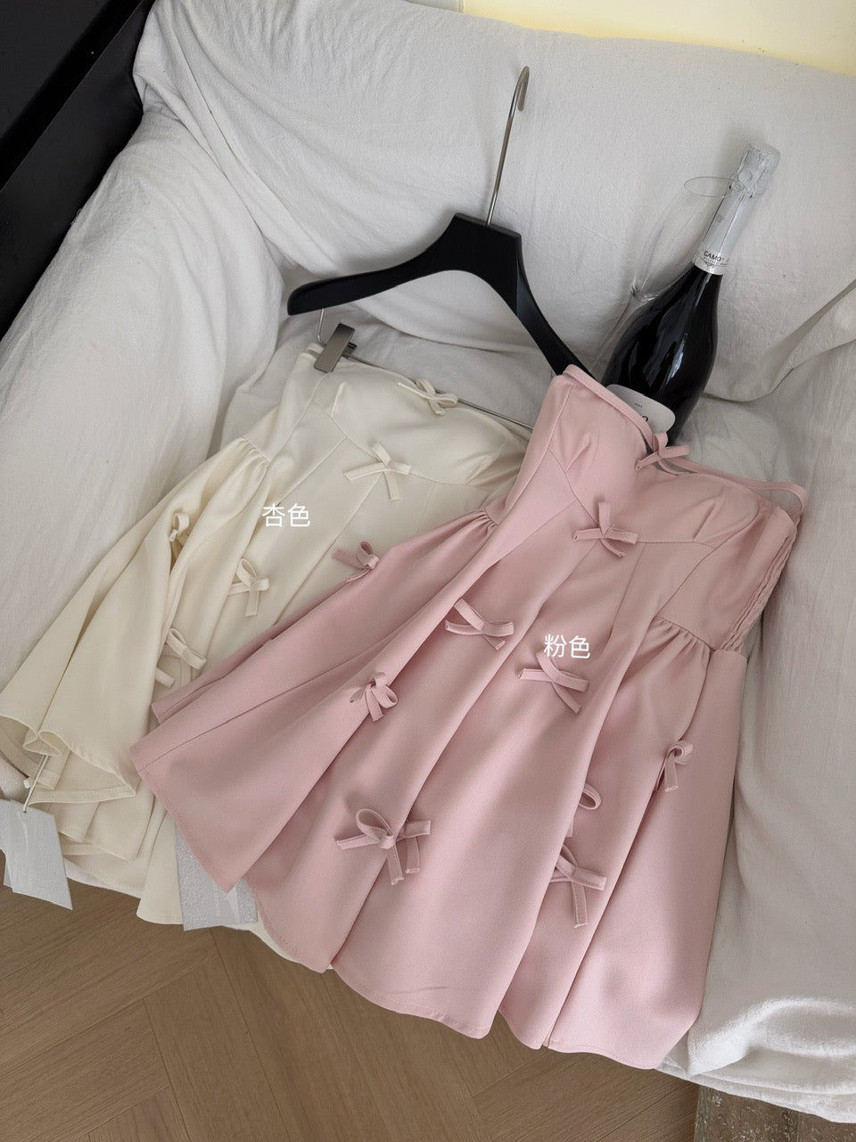 初恋巴黎 缎面蝴蝶结甜美连衣裙 First Love Paris – Satin Bow Sweetheart Dress