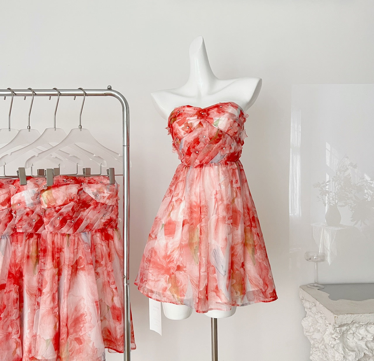 塞纳黄昏 灵动薄纱亮片印花连衣裙 Seine Dusk – Flowing Tulle Dress with Sequin Print
