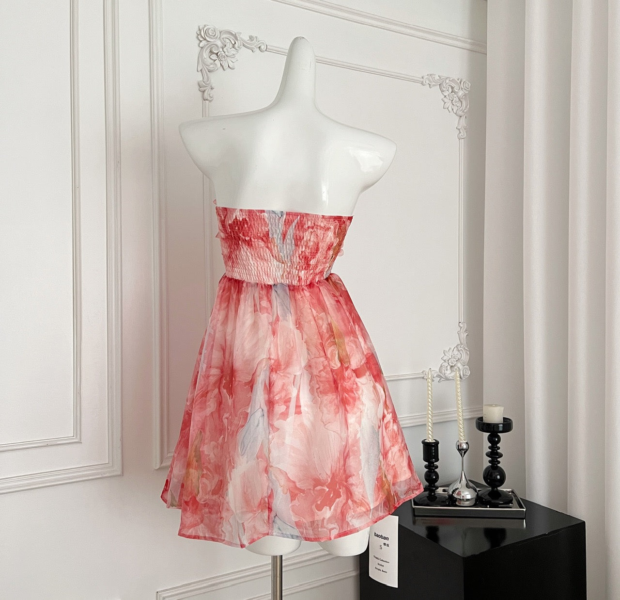 塞纳黄昏 灵动薄纱亮片印花连衣裙 Seine Dusk – Flowing Tulle Dress with Sequin Print