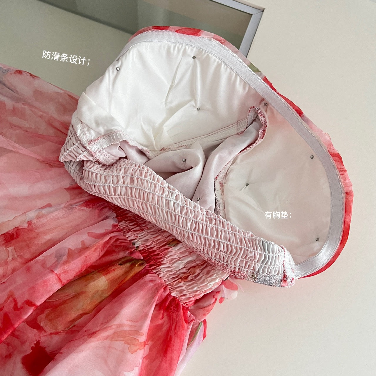 塞纳黄昏 灵动薄纱亮片印花连衣裙 Seine Dusk – Flowing Tulle Dress with Sequin Print