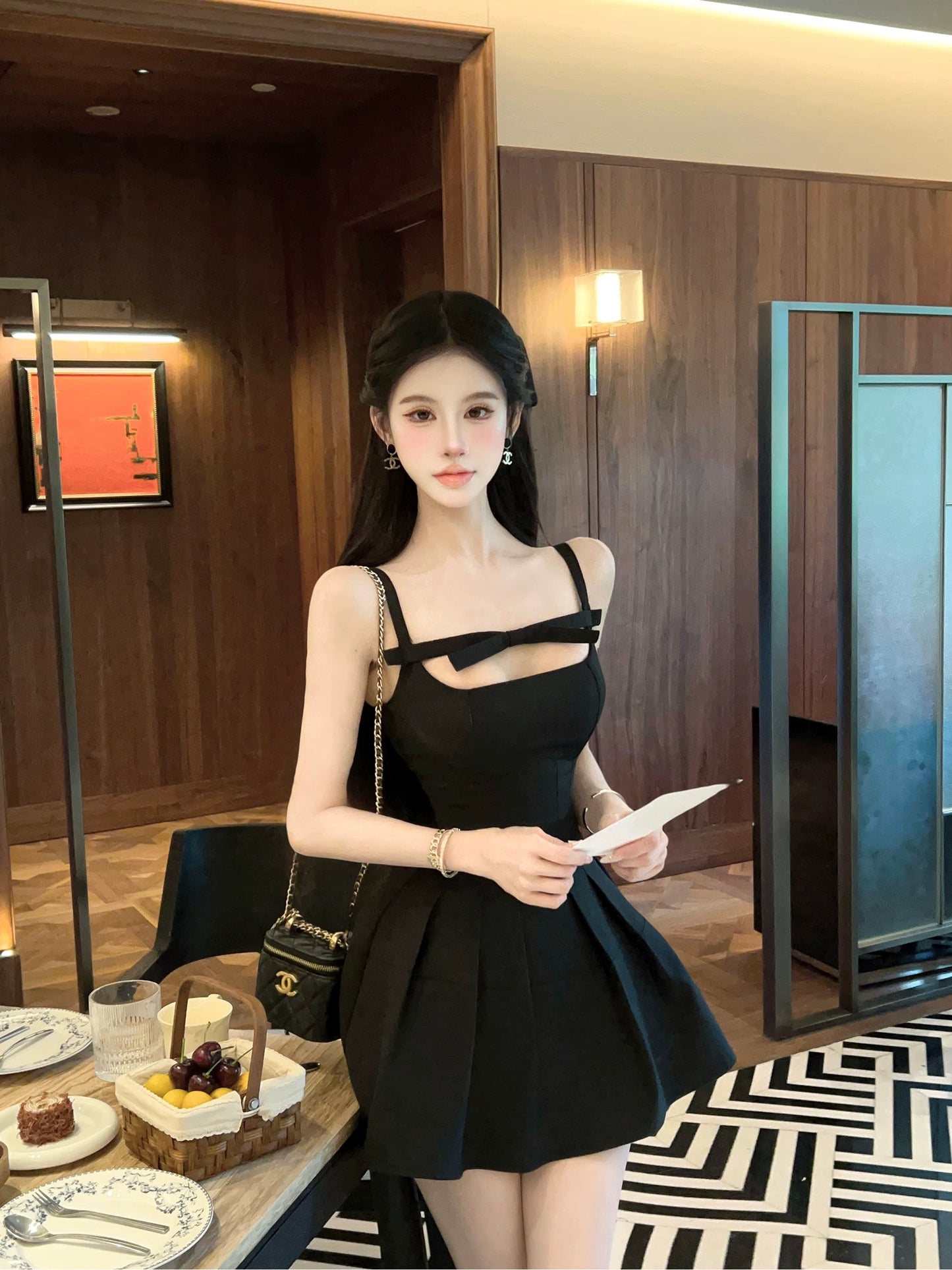 精品美人 法式性感a字裙收腰连衣裙 Elegant Beauty French-Style Sexy A-Line Waist-Cinching Dress