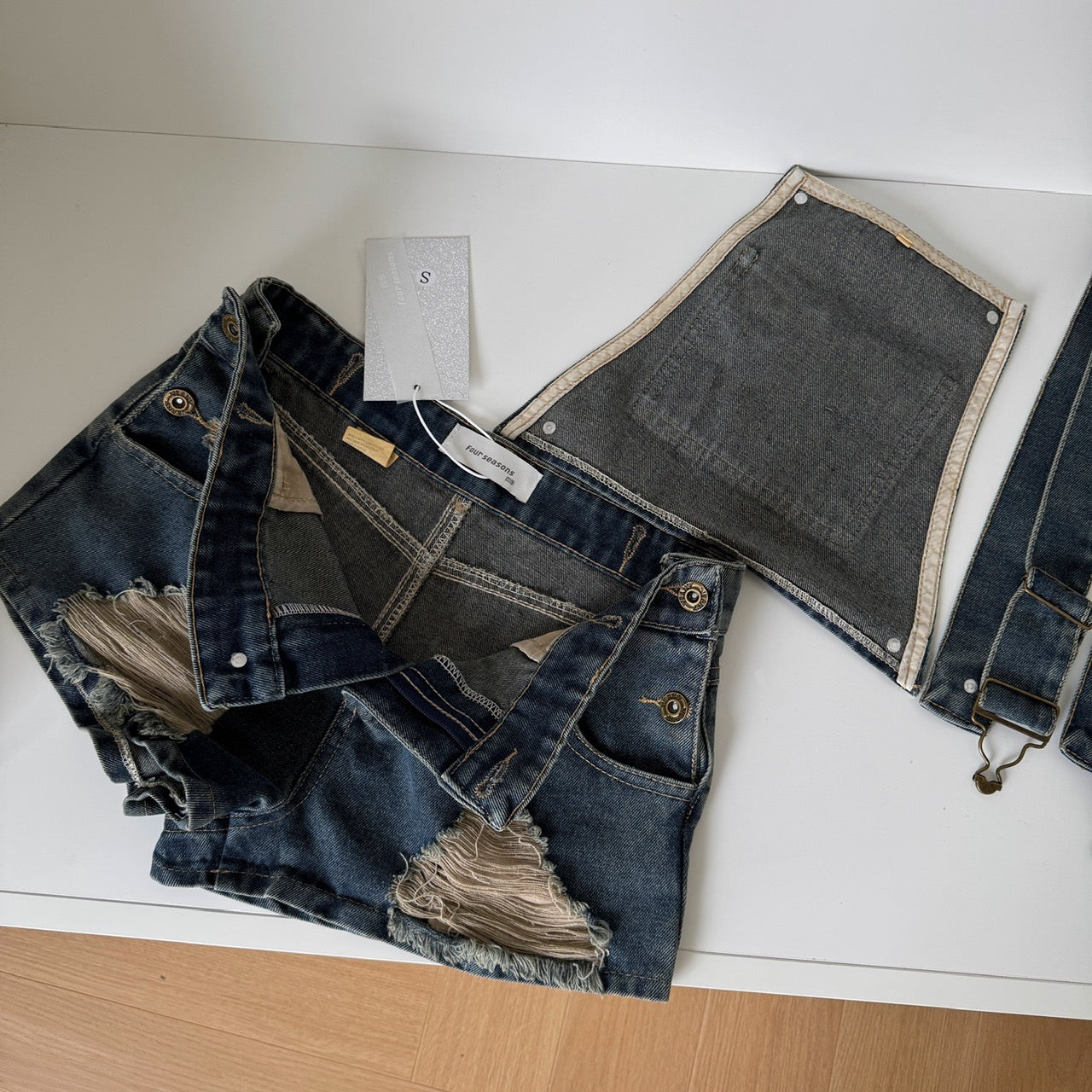 英区留学生 俏皮两色牛仔背带短裤套装 UK-Based Student Playful Two-Tone Denim Overall Shorts Set