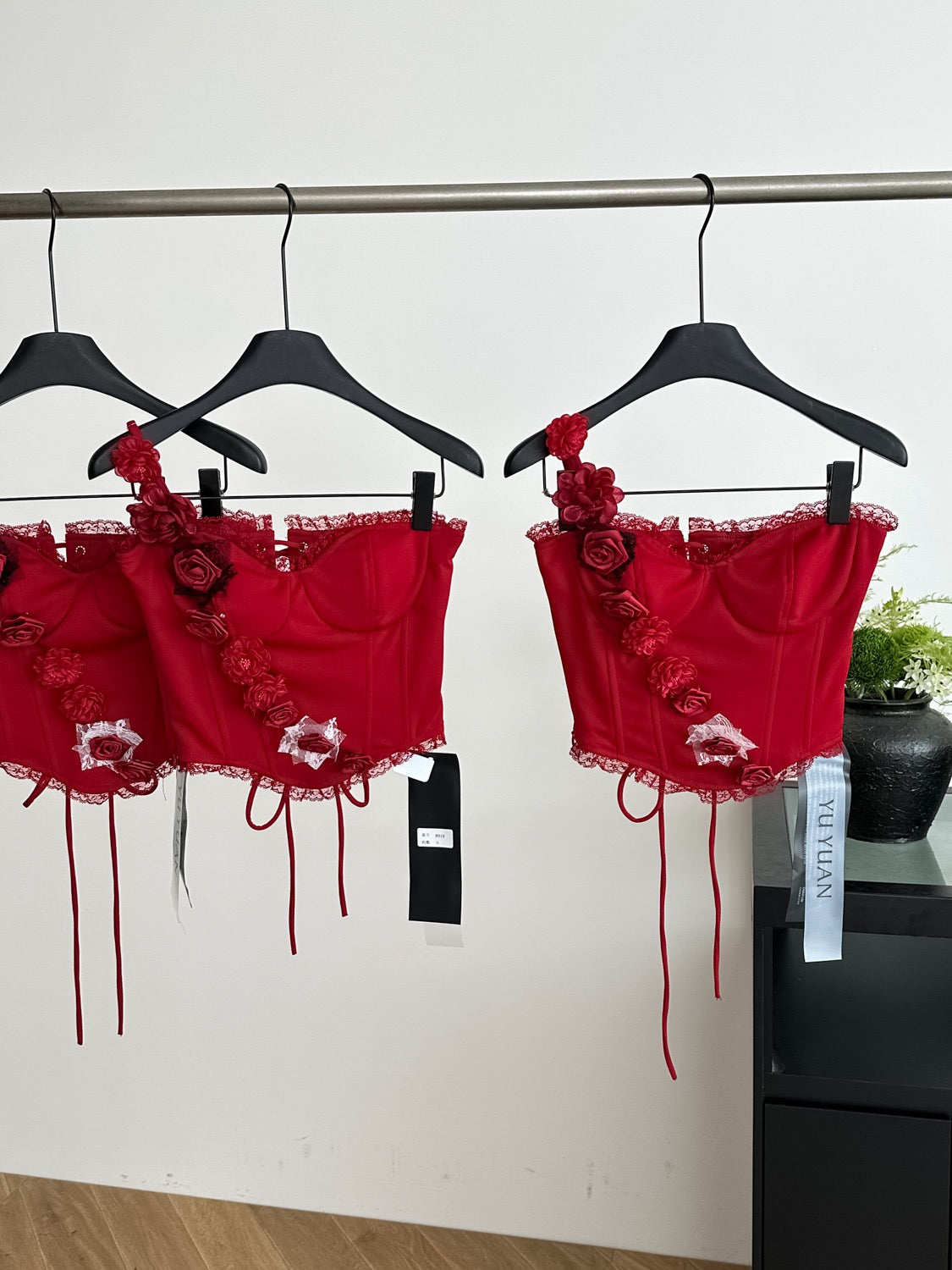 私藏Rose 重工蕾丝鱼骨带胸垫上衣 Secret Rose Premium Lace Boned Top with Built-in Padding