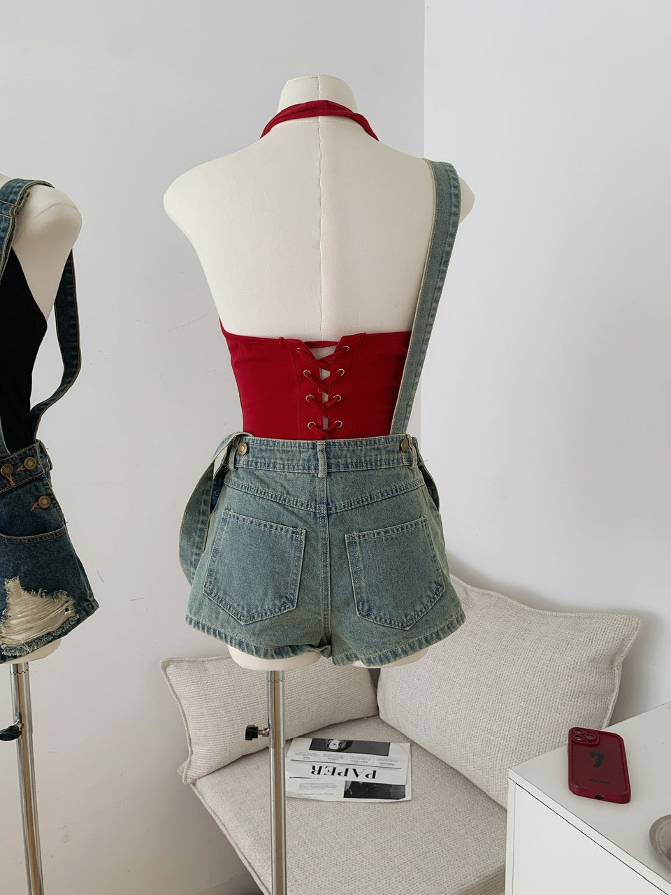 LikeJennie V领挂脖鱼骨带胸垫上衣 LikeJennie V-neck Halter Top with Boning and Built-in Padding