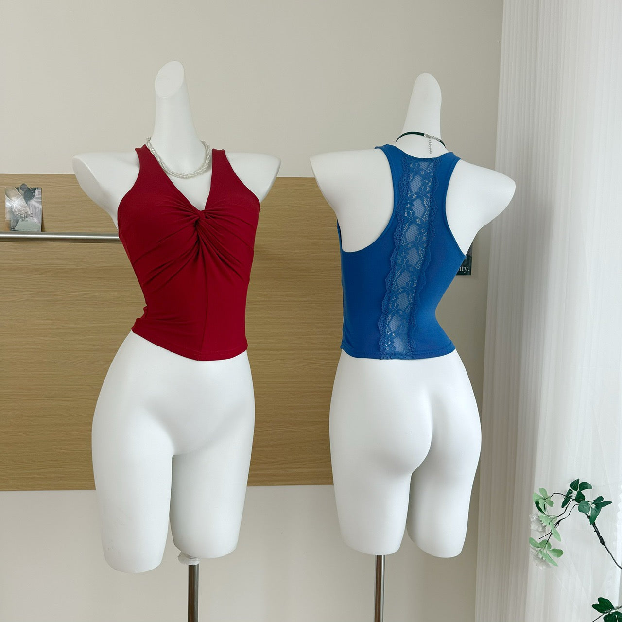 热辣buff 设计感V领扭结无袖上衣 Hot & Stylish V-Neck Twist Sleeveless Top