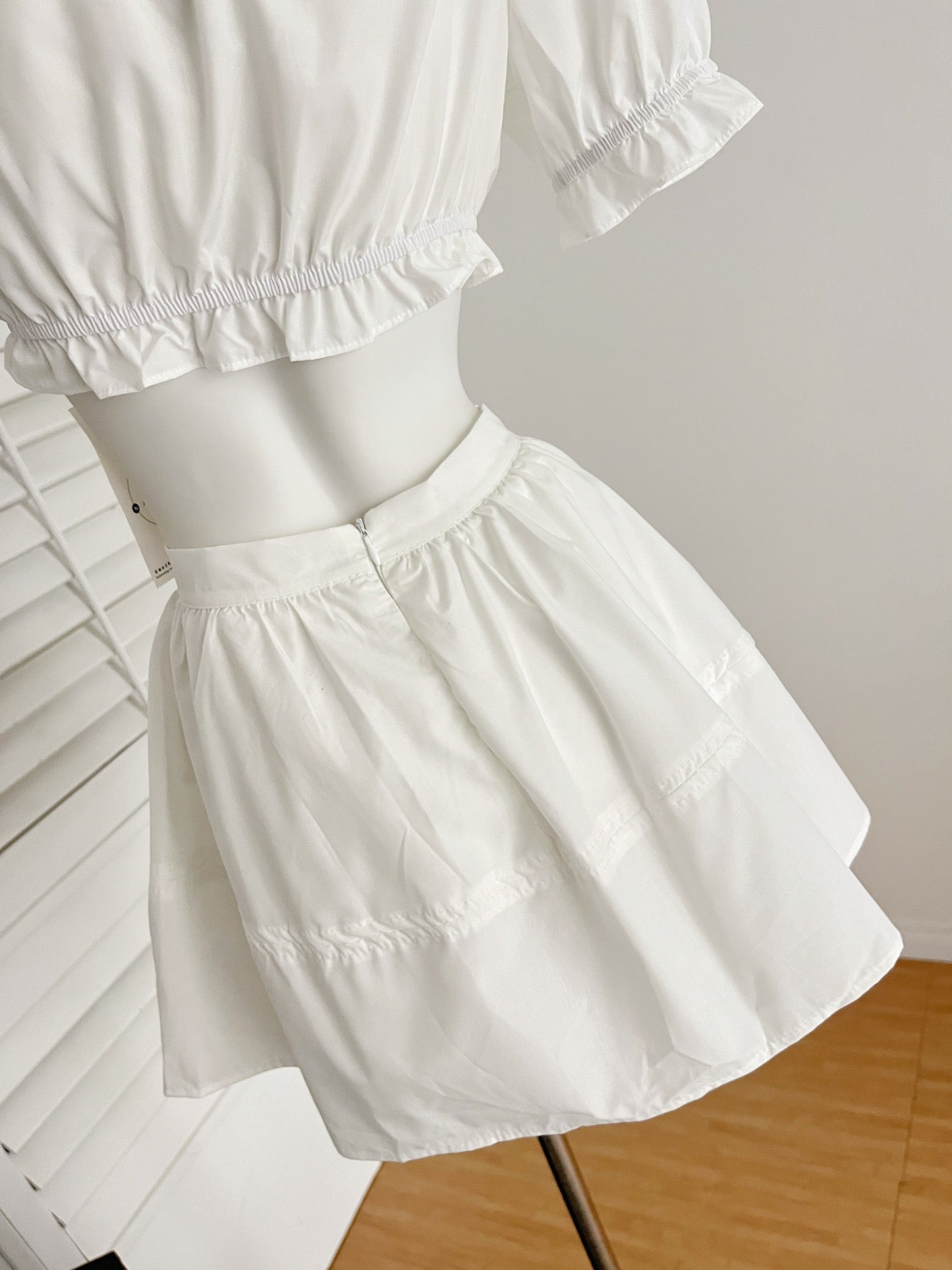 夏日绵绵 甜美套装女U领泡泡袖套装 Sweet Summer Women’s Set with U-Neck and Puff Sleeves