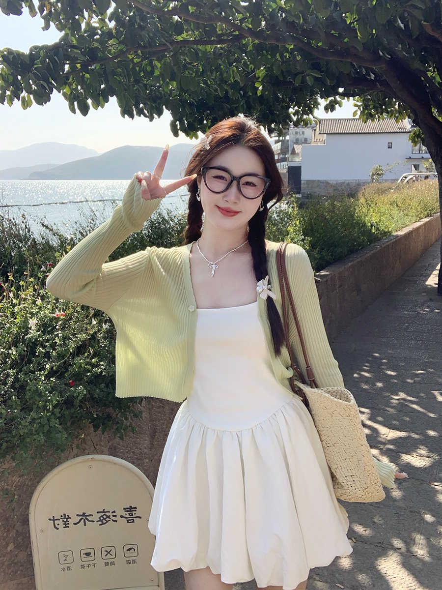 香香软软 薄款防晒短款针织开衫 Soft and Cozy – Lightweight Short Knit Cardigan with Sun Protection