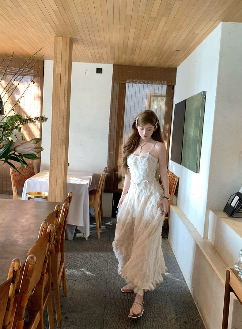 钻光白雀 原创泰兰德钻链羽毛连衣裙 Sparkling White Bird – Original Thailand-Inspired Rhinestone Chain Feather Dress