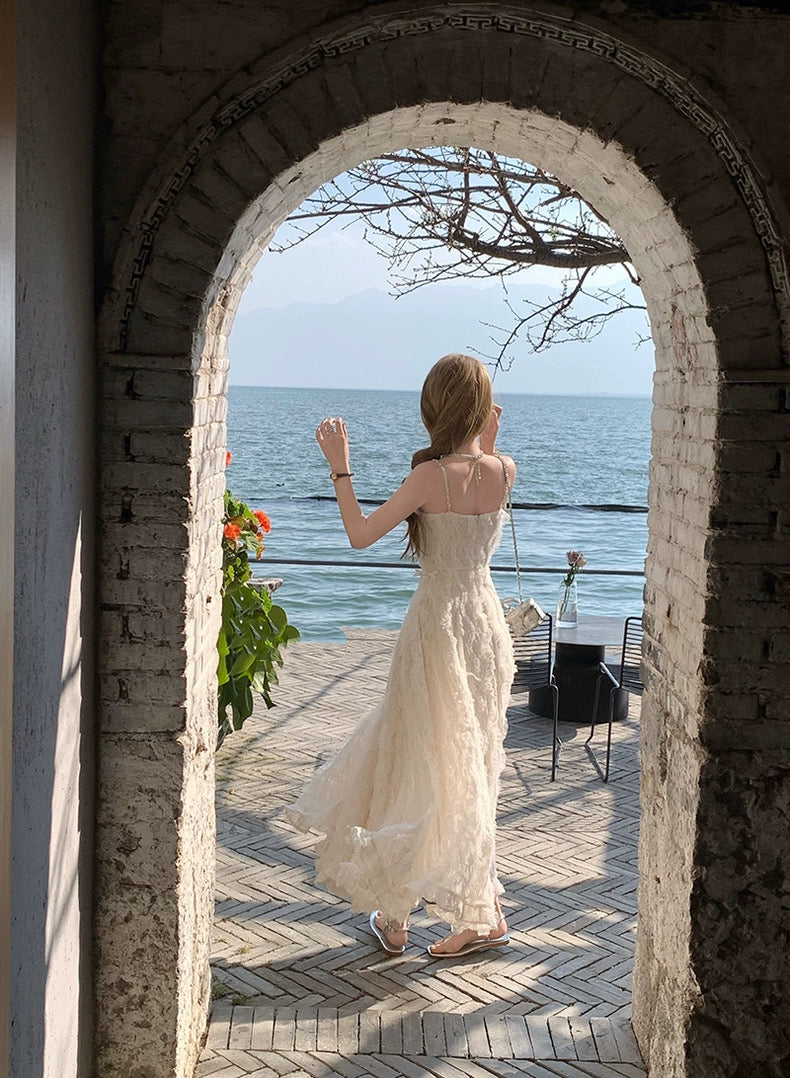 钻光白雀 原创泰兰德钻链羽毛连衣裙 Sparkling White Bird – Original Thailand-Inspired Rhinestone Chain Feather Dress