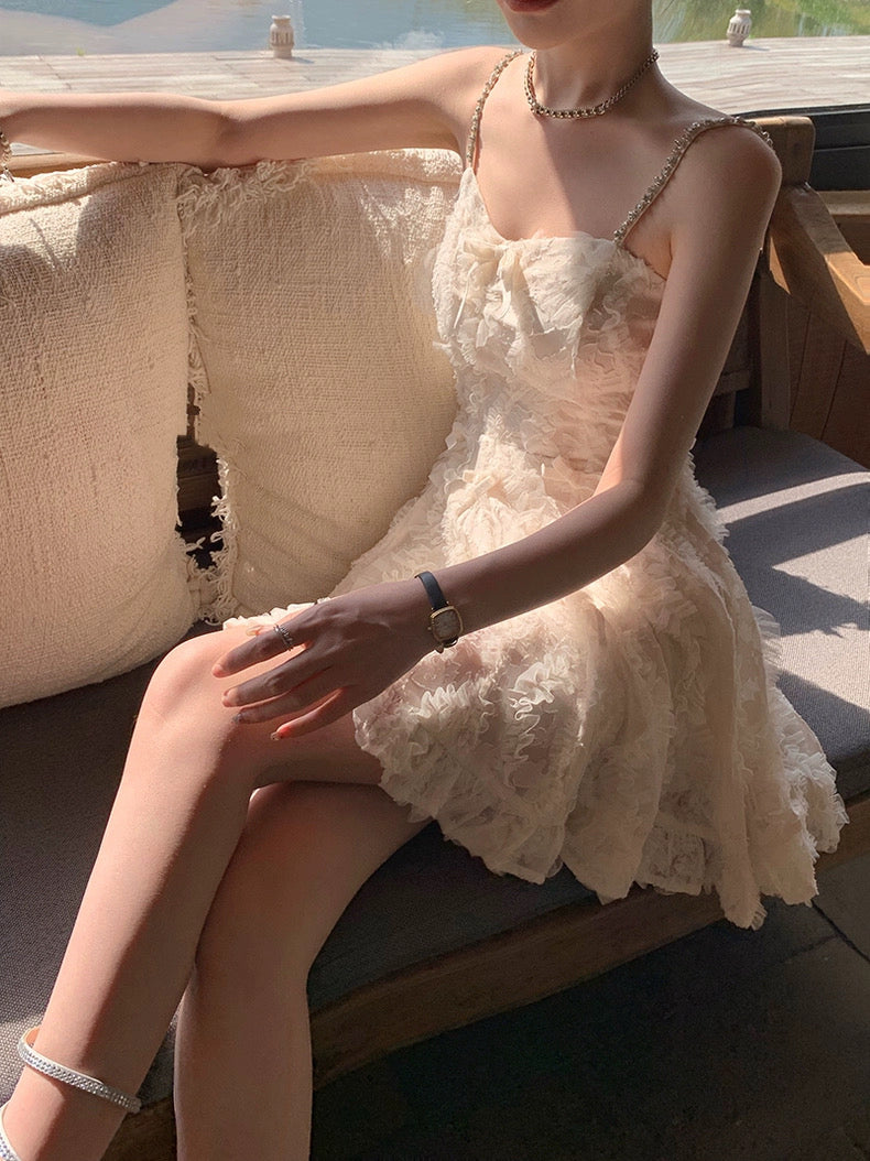 钻光白雀 原创泰兰德钻链羽毛连衣裙 Sparkling White Bird – Original Thailand-Inspired Rhinestone Chain Feather Dress