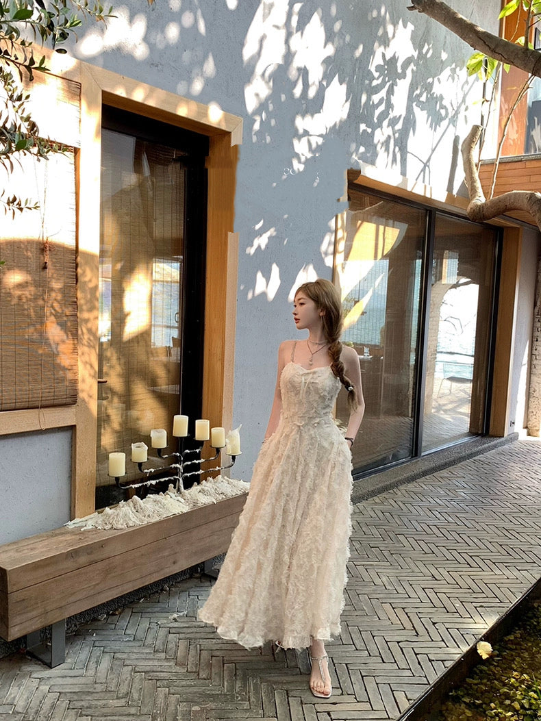 钻光白雀 原创泰兰德钻链羽毛连衣裙 Sparkling White Bird – Original Thailand-Inspired Rhinestone Chain Feather Dress
