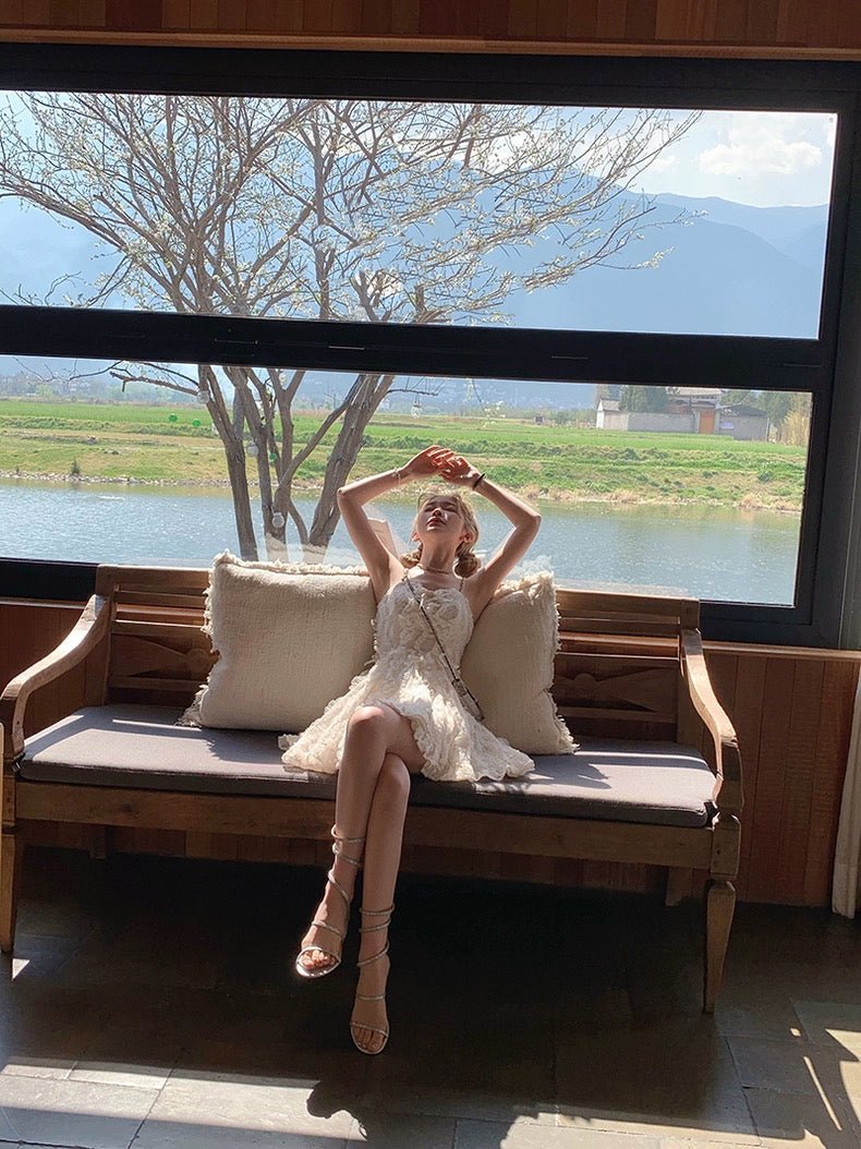 钻光白雀 原创泰兰德钻链羽毛连衣裙 Sparkling White Bird – Original Thailand-Inspired Rhinestone Chain Feather Dress