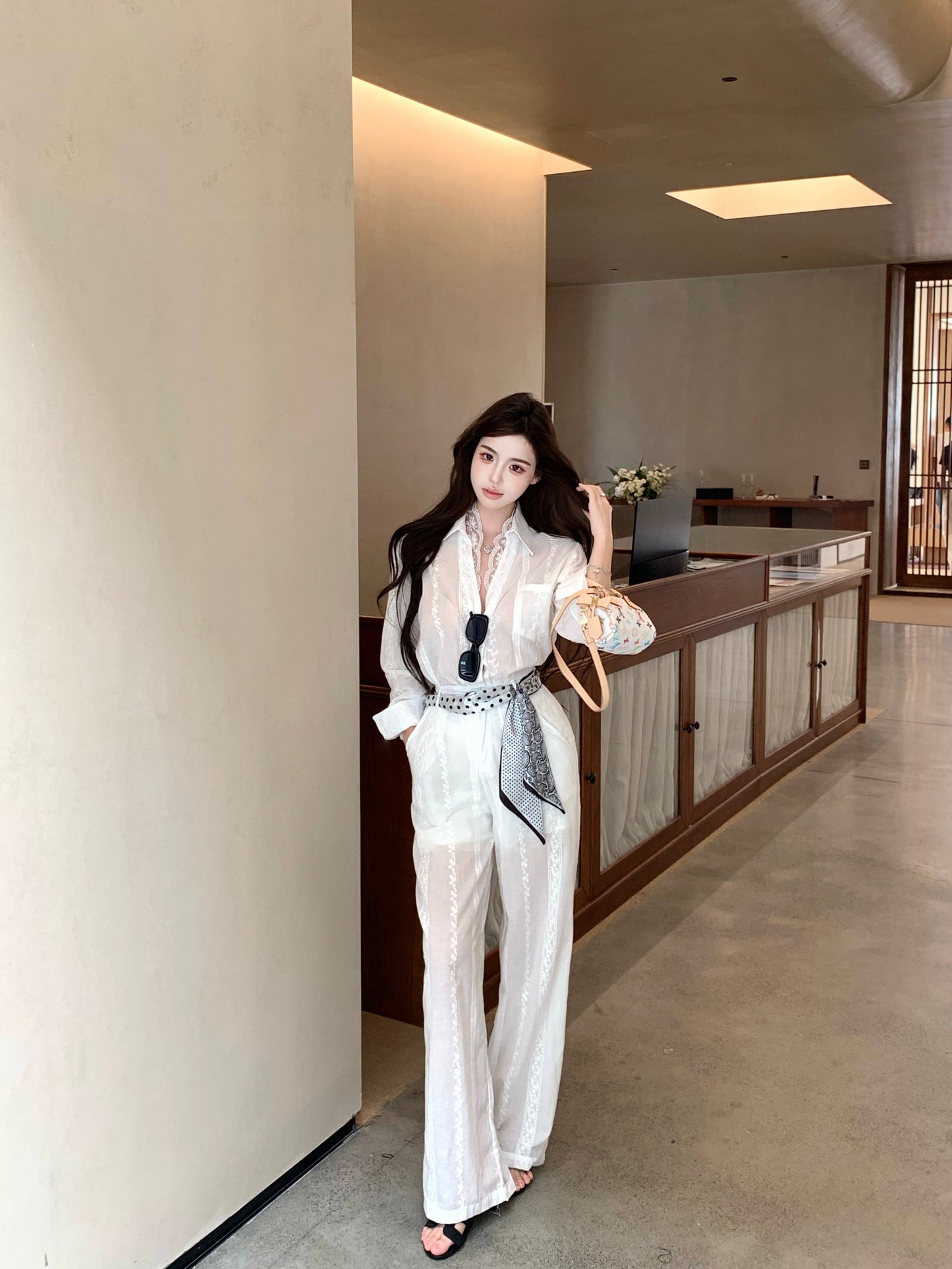 锦鲤花郁 蕾丝微透衬衫阔腿裤套装 Koi Blossom Lace Sheer Shirt and Wide-Leg Pants Set