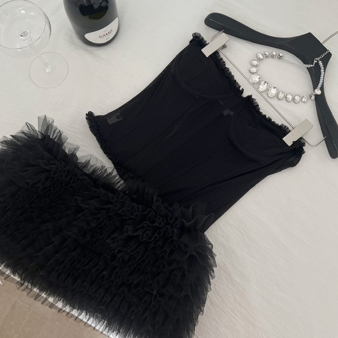 高级性感 性感蕾丝透视抹胸背心上衣短裤套装 Elegant & Sexy Lace Sheer Strapless Crop Top and Shorts Set