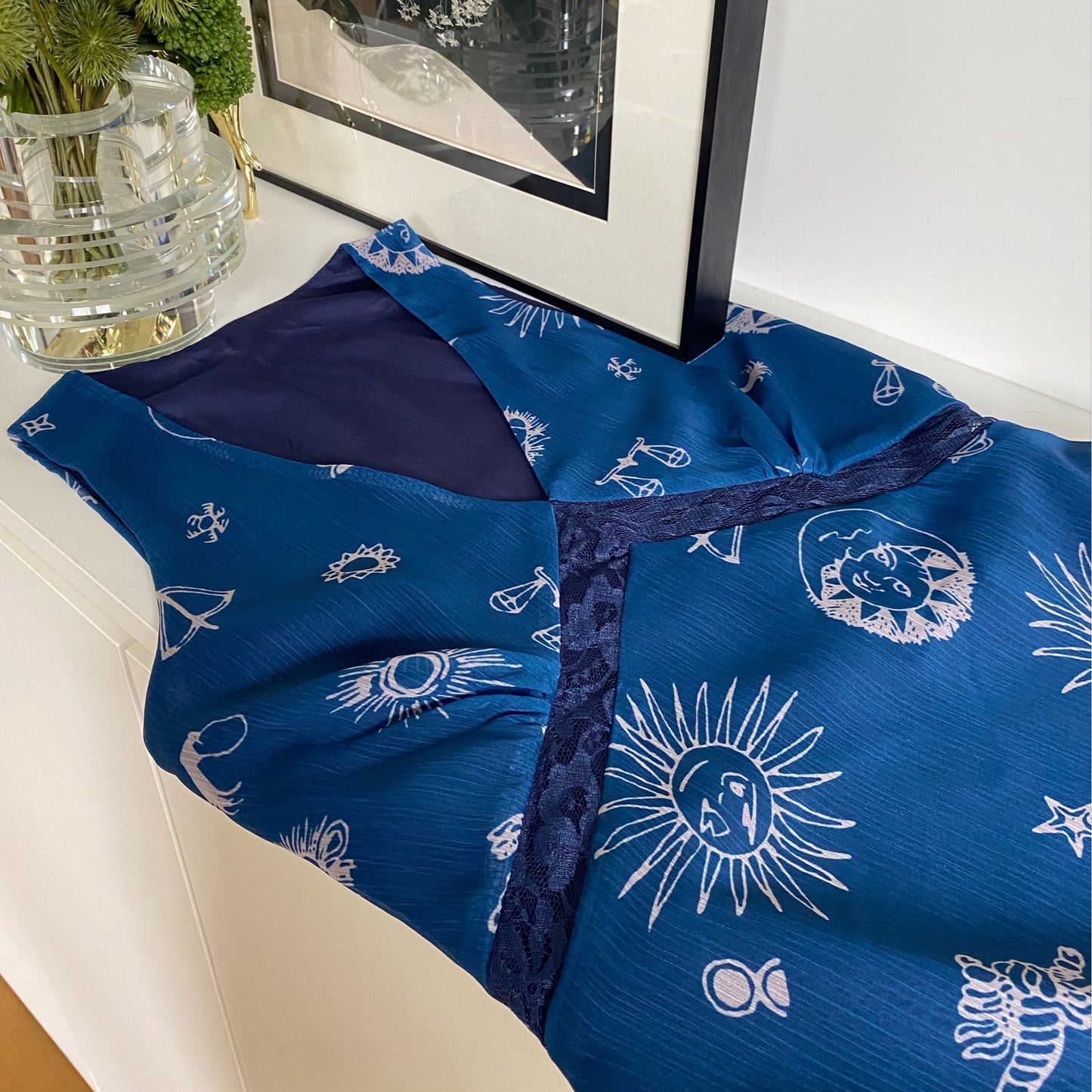 西西里邂逅 复古V领背心连衣裙 Sicilian Encounter – Vintage V-Neck Sleeveless Dress