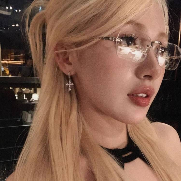 御姐无度 金丝无边框眼镜 An irresistible mature woman with rimless gold frame glasses