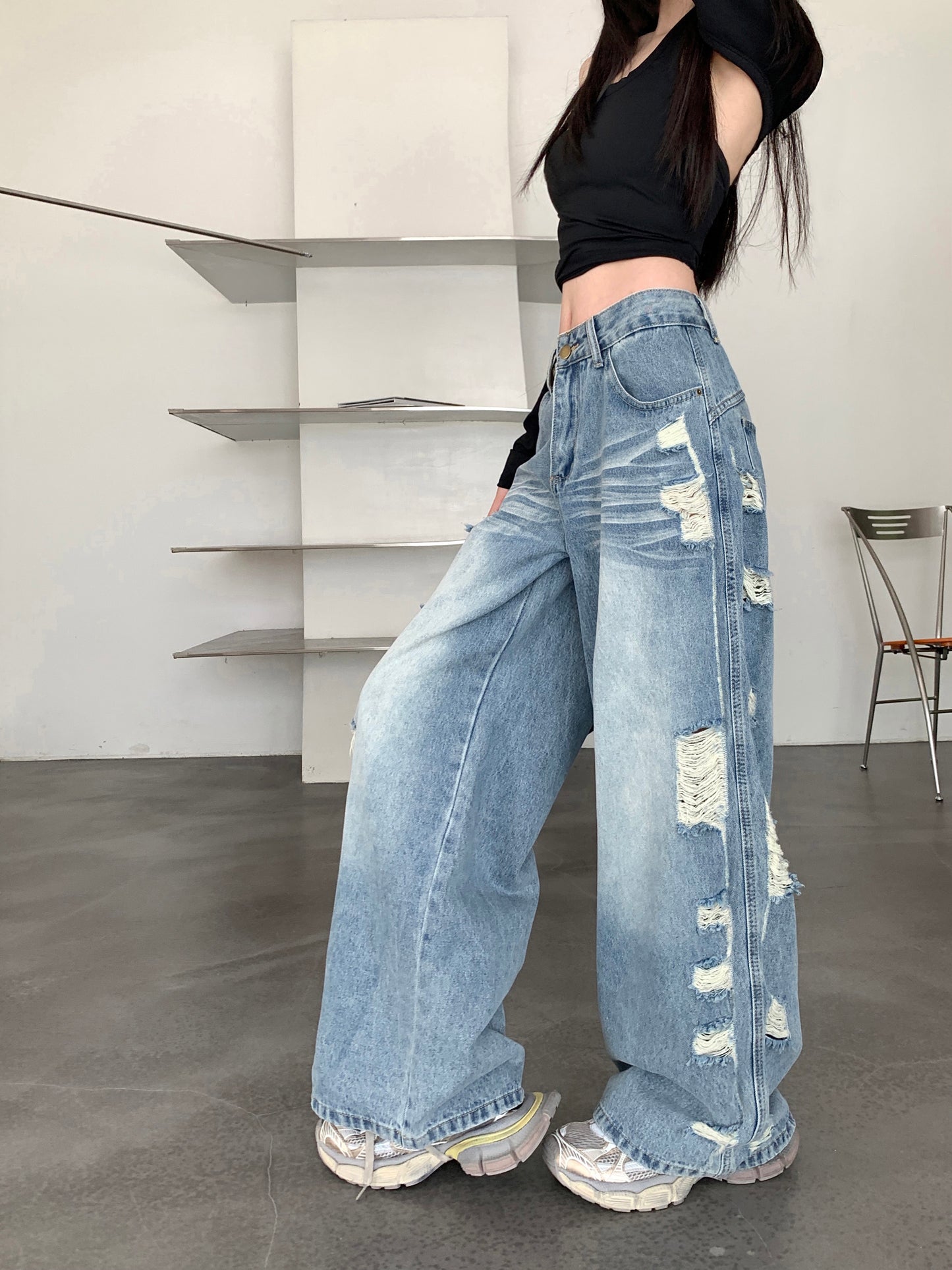 破格有型 破洞直筒牛仔低腰长裤 Rebel Style Low-Rise Straight-Leg Distressed Jeans