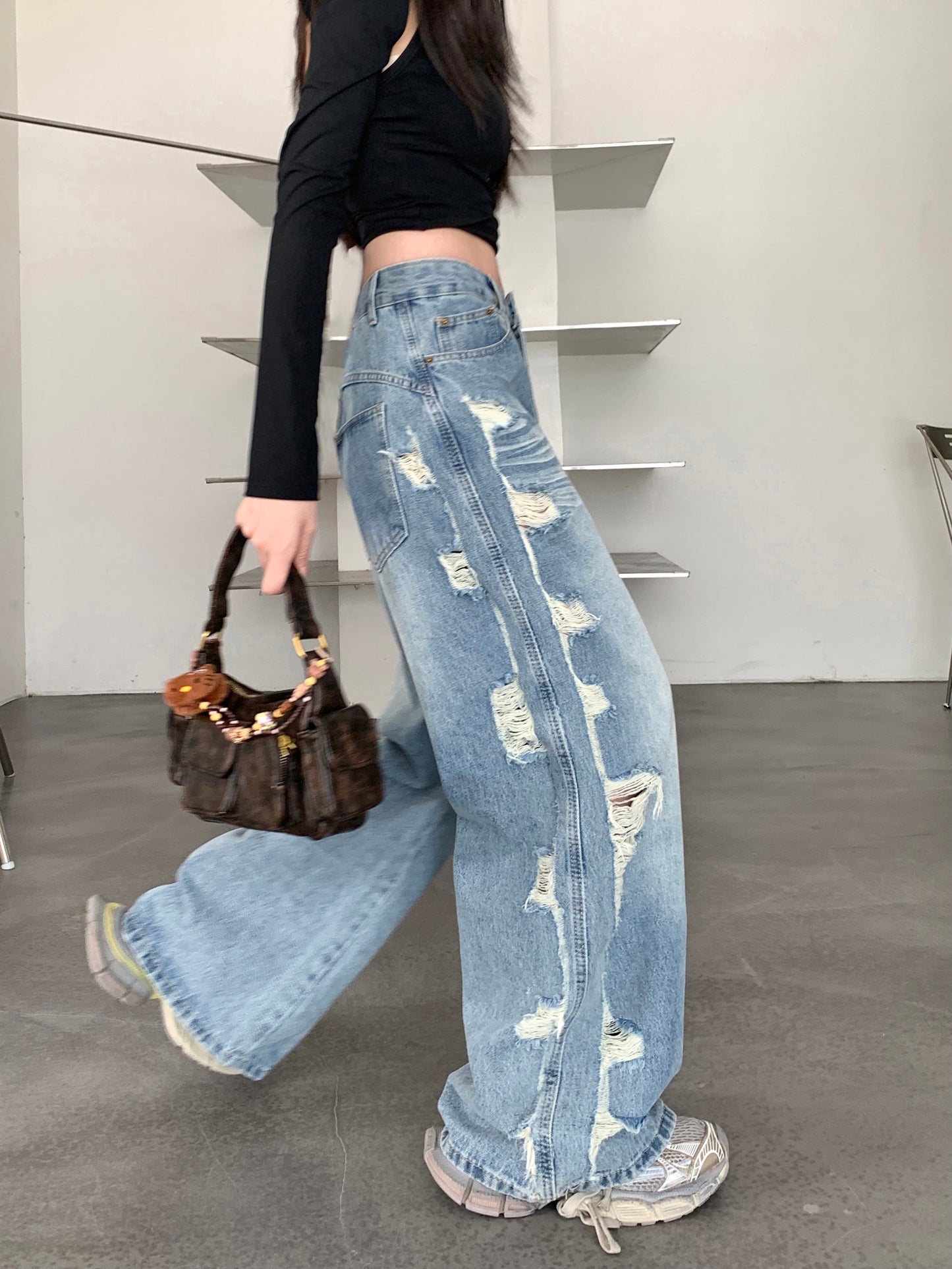 破格有型 破洞直筒牛仔低腰长裤 Rebel Style Low-Rise Straight-Leg Distressed Jeans
