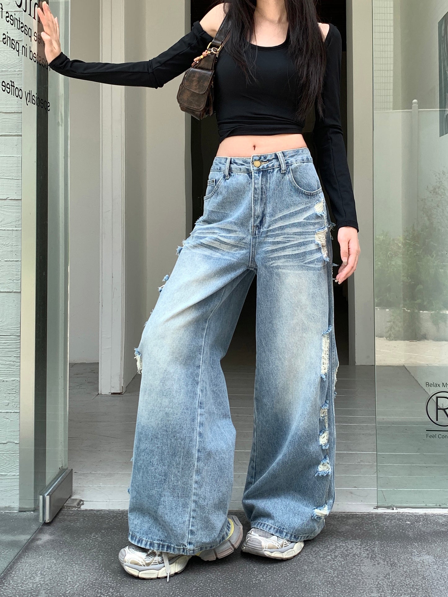 破格有型 破洞直筒牛仔低腰长裤 Rebel Style Low-Rise Straight-Leg Distressed Jeans